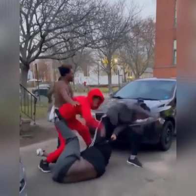 Dude sprays mace in a car with kids inside