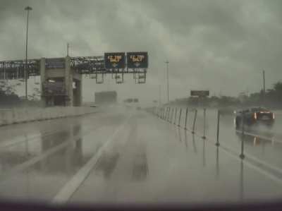 Houston Hydroplane on I-10 east, just before 610 - 5.16.2021 @ 3:11 pm! Reminder to take it easy in the rain!