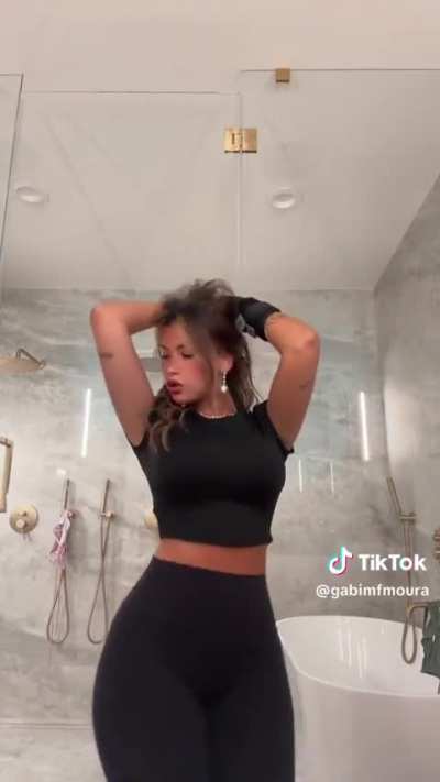 &ldquo;can&rsquo;t move my wrist yay&rdquo; | TikTok July 2025