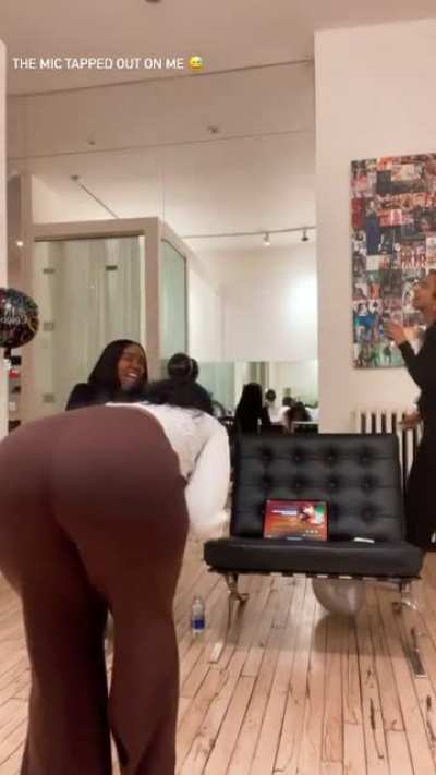 Jus wanna see her walk