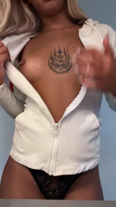 I think bras are overrated [reveal]