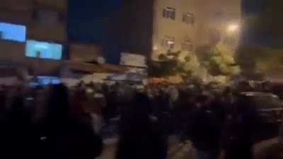 Mahabad, people chanting "Mother, do not cry for your child, we promise to get revenge"