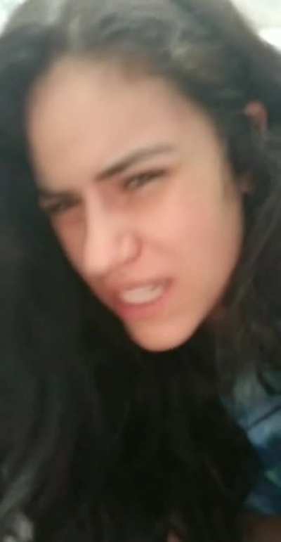 Dama g cagando