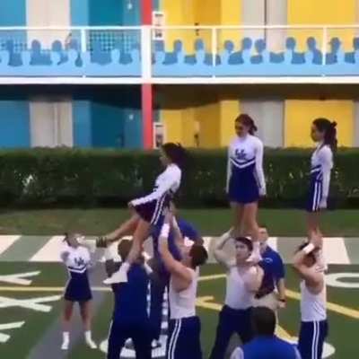 Izlerken koltuktan düştüm bu ne amk