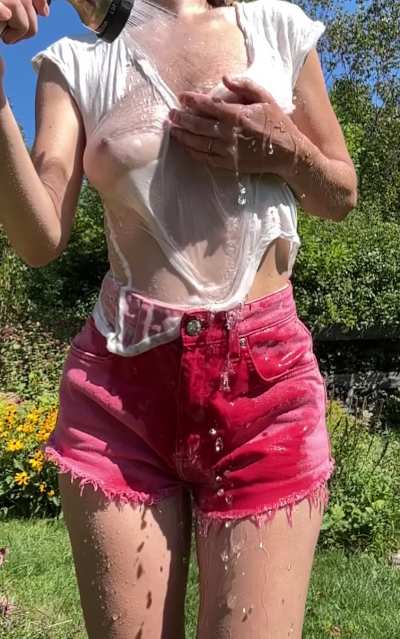 Hi Reddit! Some summer fun to start the weekend 💗