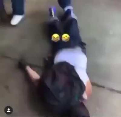 Two old heads scrap in NYC, one gets knocked out hard by a mean right. *Bonus*Hilarious play by play commentator!