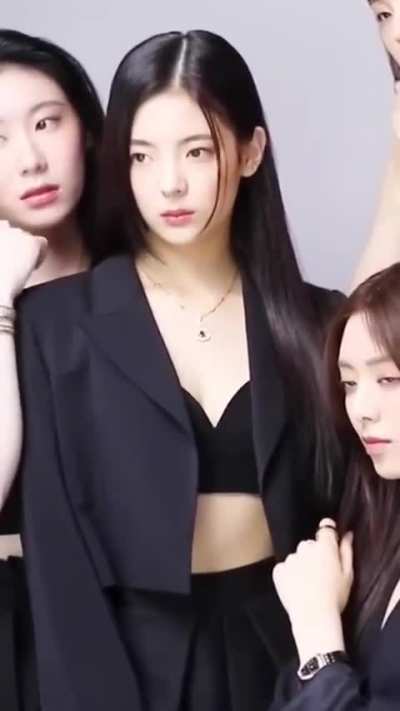 Yuna and Lia - ITZY