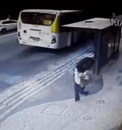 Увернулась?