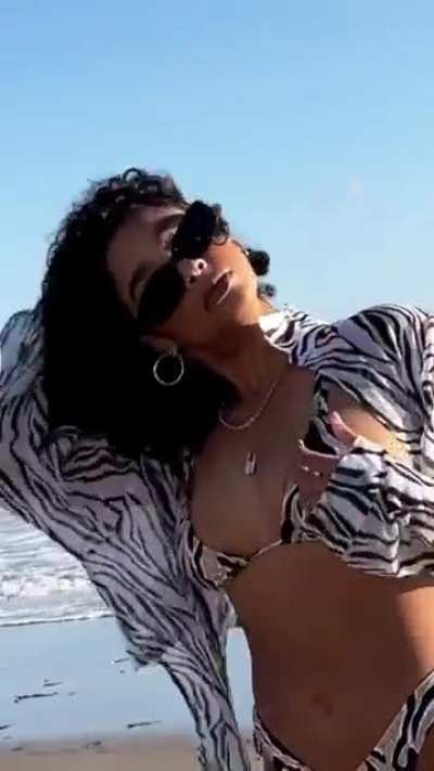 Aiyana Lewis (@aiy<wbr>anaal<wbr>ewis)
