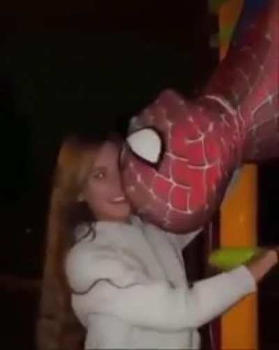un poco extra&ntilde;a la nueva peli d spiderman