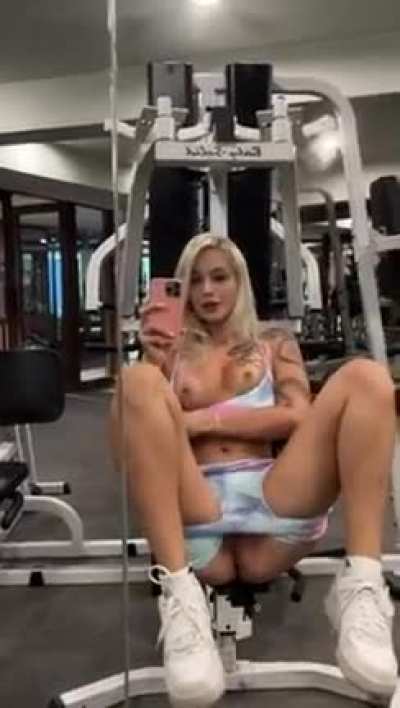 Emilia was quite popular in her local gym and was known to be kind and helpful until the fateful day a hobo had hopped her. &ldquo;Jackpot baby!&rdquo; Emilia cooed to herself as she checked herself out in the mirror. From then on, Emilia&rsquo;s life n career took a full 