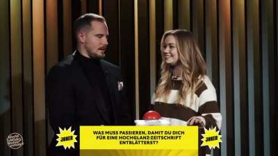 Nackt werdet ihr Julia wohl nicht im Magazin sehen aber daf&uuml;r k&ouml;nnt ihr zusammen mit ihr in die Wanne steigen - YouTube: World Wide Wohnzimmer &ldquo;DAS beantwortest du NIE&rdquo;