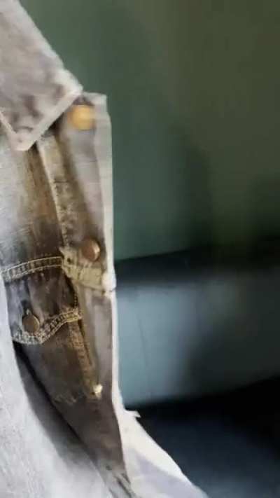 Levi denim jacket buttons rattle