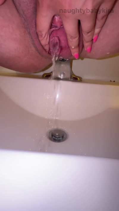 Peeing in my friend’s sink