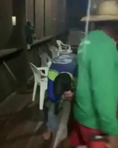 Removing a ray fish sting
