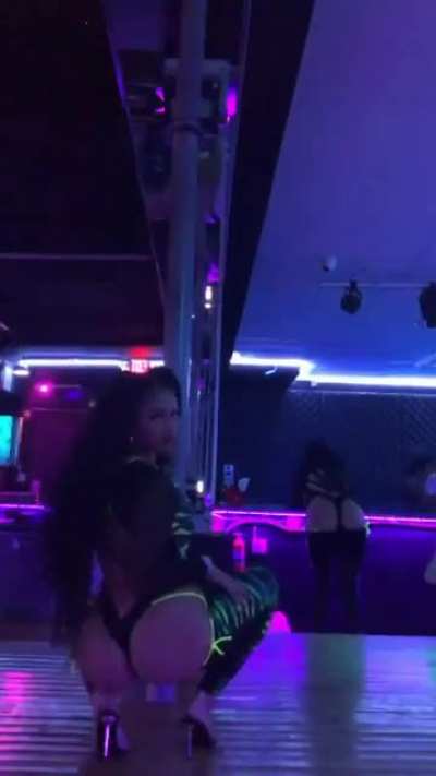 🍑🤸‍♀️
