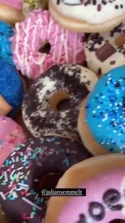 Wer will donuts?