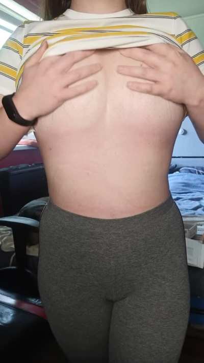 Are there fans of natural tits here? 😛 drop