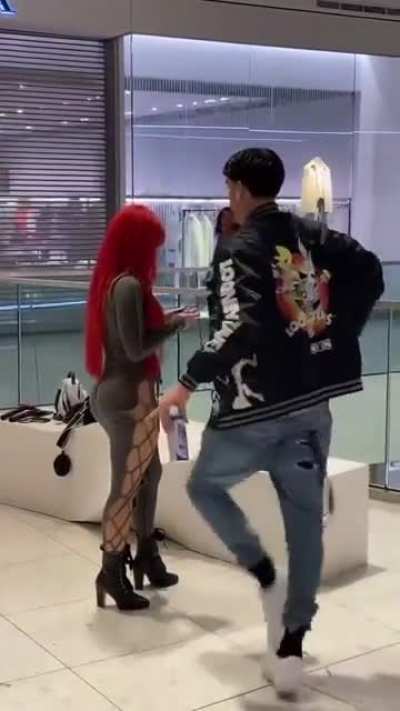 ⠀