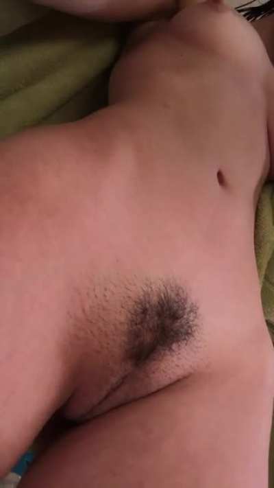 Guess I&rsquo;ll post on company time - I tend to take random vids throughout the week so enjoy me.. again.. in mom&rsquo;s bathroom