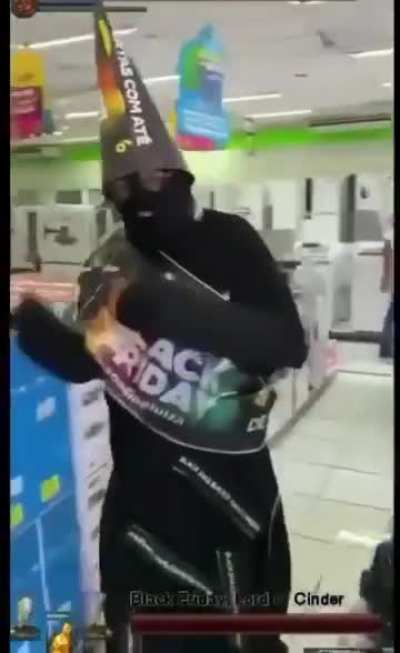 Algu&eacute;m manda aquele reddit de pessoas que parecem um boss de jogo.