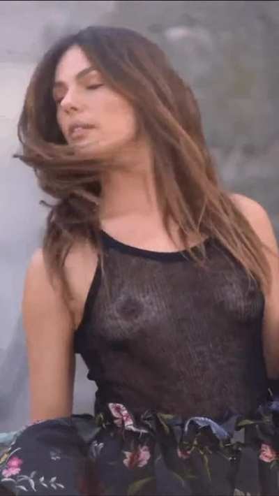 Isis Valverde