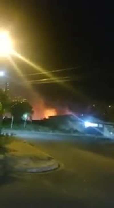 AGORA! Posto de Gasolina explode durante abastecimento em Rio Claro - SP. Link para not&iacute;cia nos coment&aacute;rios.