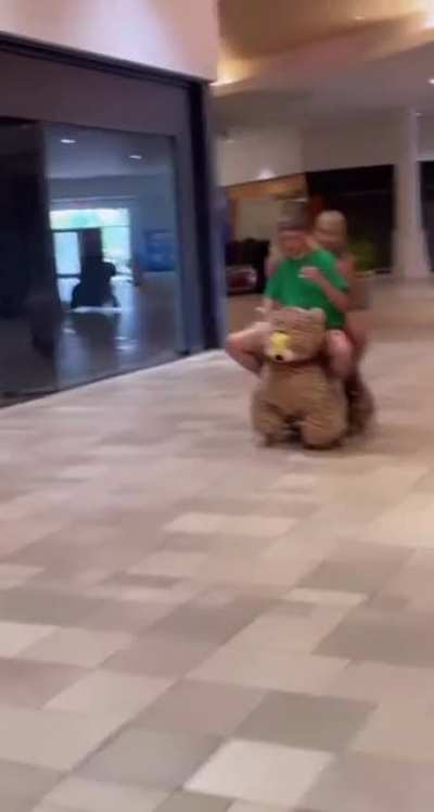 Porter Speeding at the mall. ( ͡&deg; ͜ʖ ͡&deg;)