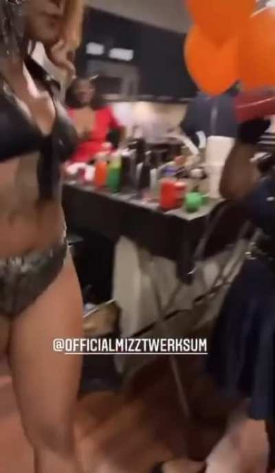 Cant help but stare