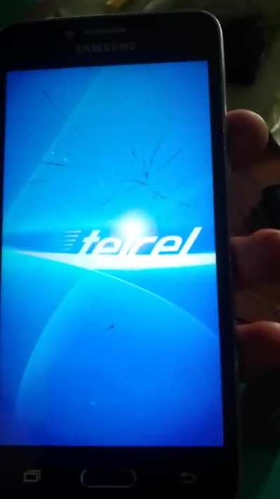 &iquest;Saben que le pasa a este celu? Mi jefe se compr&oacute; otro y me lo regal&oacute; si pod&iacute;a arreglarlo.