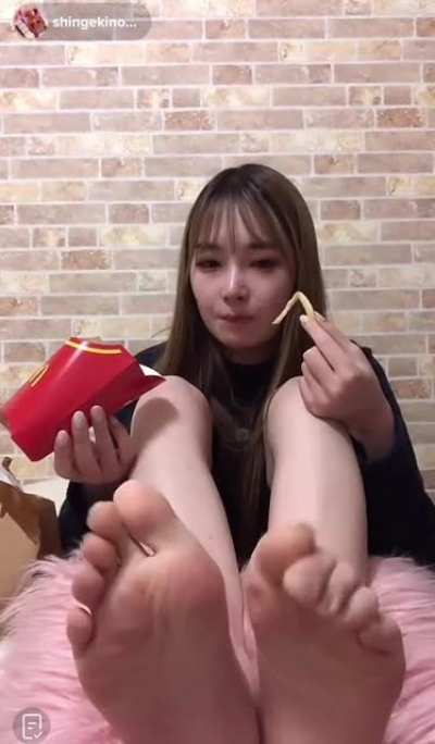 @shingekinonavichan on TikTok LIVE - 10 minutes of asian soles