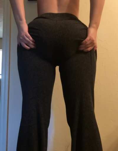 Can I shake my ass in your face? Trial link in comments to check me out 😘 [BA]