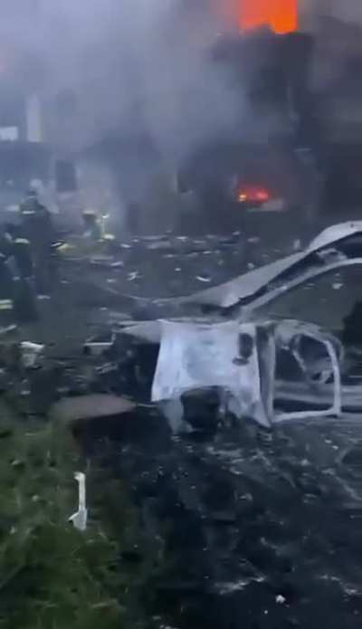 Kryvyi Rih this morning. Results of russian attack. 10 dead and 28 wounded as of now, rescue mission continues.