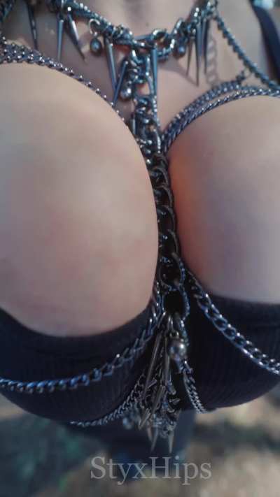 "Check out this cool necklace! ...Why do you have a boner?"