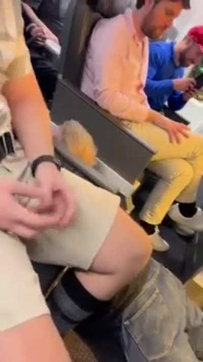 Boomer crash out on a plane
