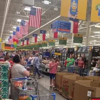 Walmart Star Spangled Banner ( spontaneous )