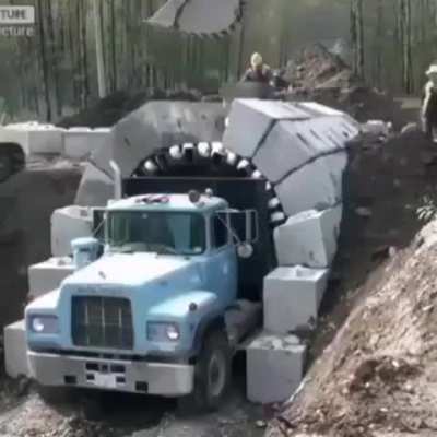 This "Zipper Truck" Can Build A Tunnel In 24 Hours