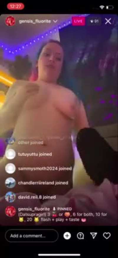Chick playing with pretty pussy 🐈&amp; ass hole on Instagram live after receiving cash apps from simps