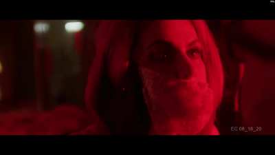Alexandra Daddario (34) with 61 year old grandpa in Songbird. 27 years age difference (3/3)