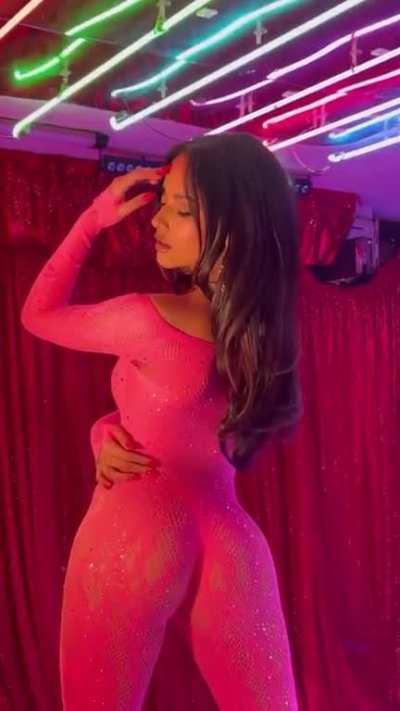 Behind the scenes of Becky's new music video "LA NENA"