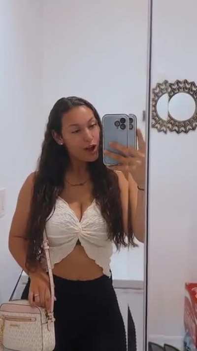 She&rsquo;s showing off a little more lately 😵&zwj;💫😋🤤🤤
