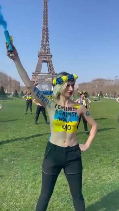 Boobs out for Ukraine