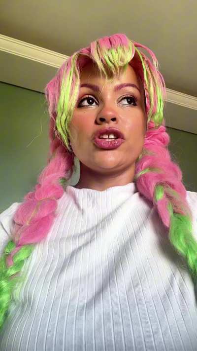 Mitsuri cosplay burps