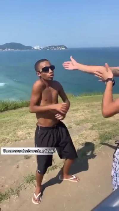 E pensar que tem gente que precisa treinar essa dan&ccedil;a, que loucura 