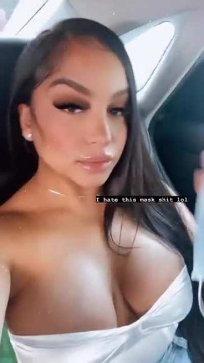 Praying for a nip slip or sumn 😭🔥