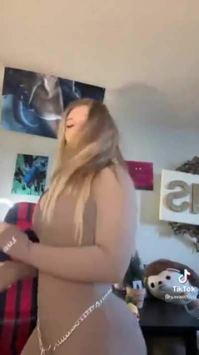 She is hella thick!!