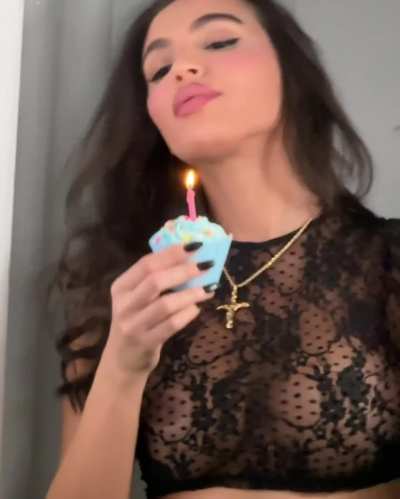 Anna Estrella