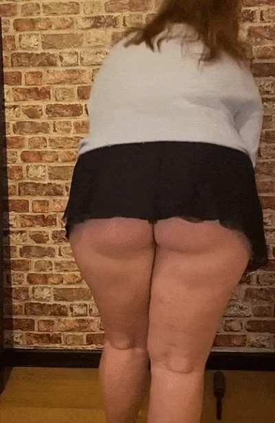 I&rsquo;m really sorry, I put on a skirt that was a little too short and I forgot to put on panties 🙄