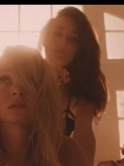 Uma Thurman and maggie q in the con is on(2018)
