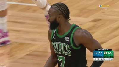 [Highlight] Jaylen Brown takes it right to the rim vs the Orlando Magic and makes the loud, angry jam